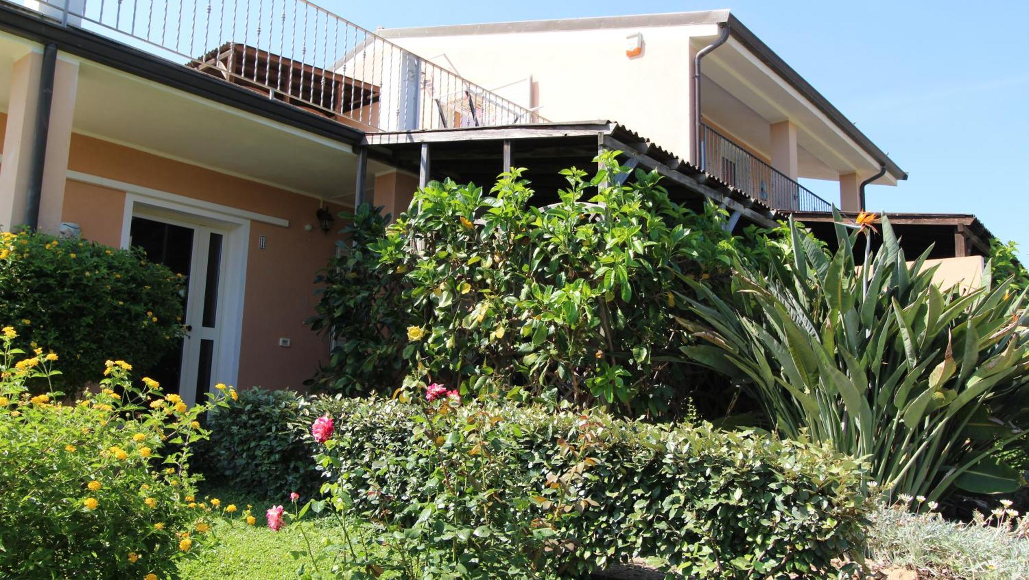 Casa Vacanze Giovanna SantʼAnna Arresi Exteriör bild
