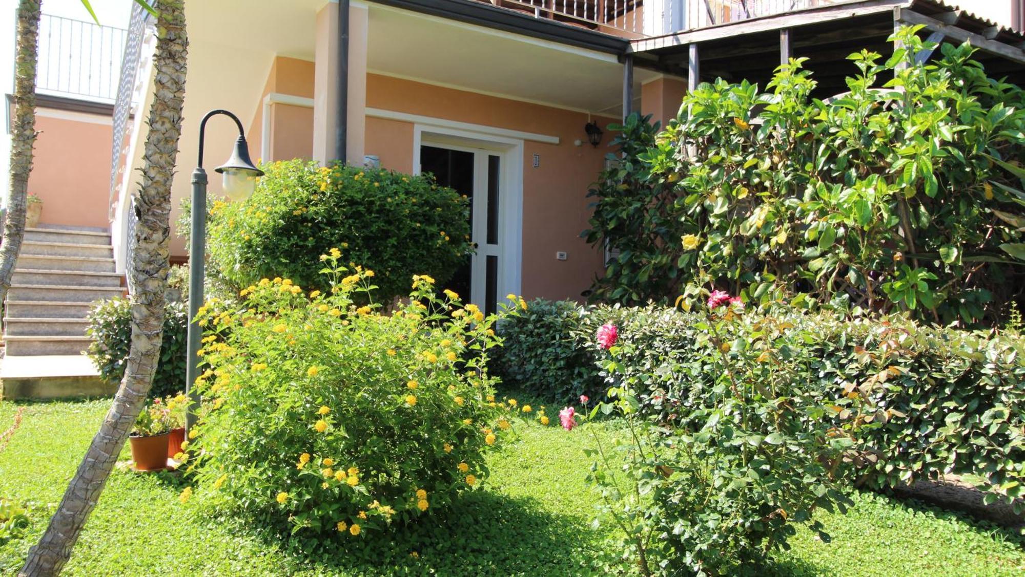 Casa Vacanze Giovanna SantʼAnna Arresi Exteriör bild